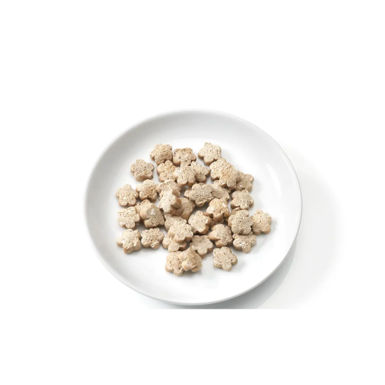 Defu Bio Hundesnack Huhn und Dinkel auf teller
