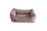 Farbe Berry, nachhaltiges Hundebett mit abnehmbarem und waschbarem Bezug, das aus recyceltem Textil gefertigt wurde.