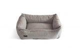 Farbe grey, nachhaltiges Hundebett mit abnehmbarem und waschbarem Bezug, das aus recyceltem Textil gefertigt wurde.