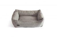 Farbe grey, nachhaltiges Hundebett mit abnehmbarem und waschbarem Bezug, das aus recyceltem Textil gefertigt wurde.