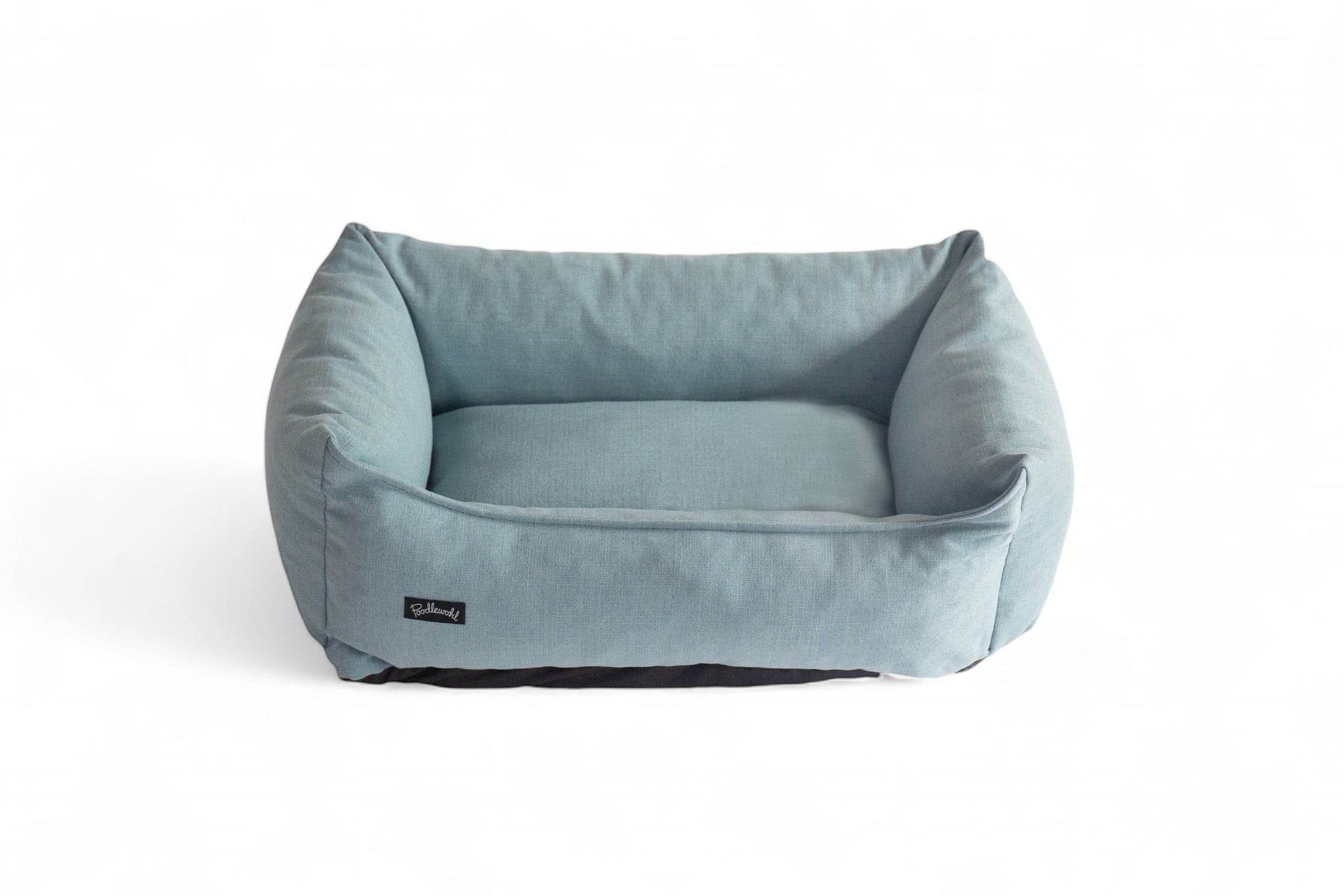 Farbe Hellblau, nachhaltiges Hundebett mit abnehmbarem und waschbarem Bezug, das aus recyceltem Textil gefertigt wurde.