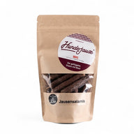 Hundejause Bio-Salamis – weiche, würzige Hundesnacks aus 100 % Bio-Geflügelfleisch (Huhn & Pute), mit Rosmarin verfeinert und über Buchenholz geräuchert, ideal als Belohnung beim Training oder für unterwegs