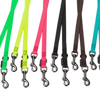 Hundeleine aus veganer BioThane® in Schwarz mit verstellbaren Karabinern, handgefertigt und wasserfest, ideal für Hundehalter, die Wert auf Langlebigkeit und Umweltbewusstsein legen.