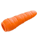Robustes Hundespielzeug in Karottenform – orangefarbene, federnde Karotte aus unbedenklichem Material, befüllbar mit Leckerlis und schwimmfähig, ideal für Spiel und Training.

